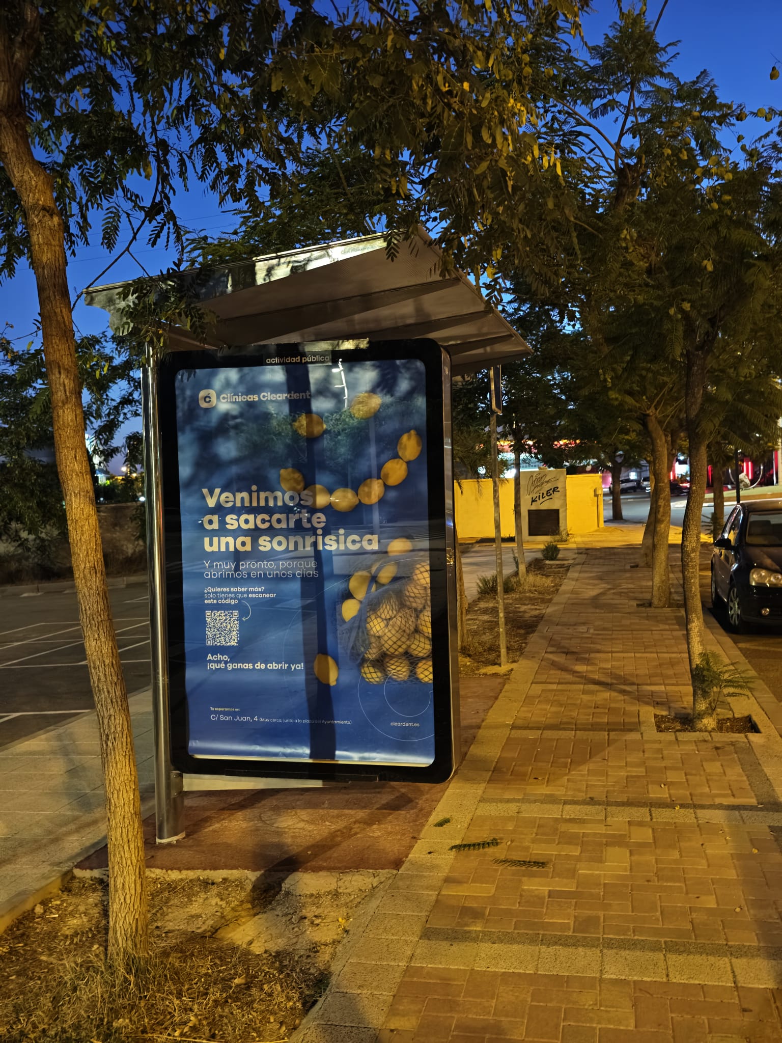 Campaña de publicidad en marquesina en la avenida Gutiérrez Mellado, Molina de Segura