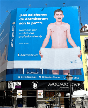 Campaña de lona exterior en Barcelona