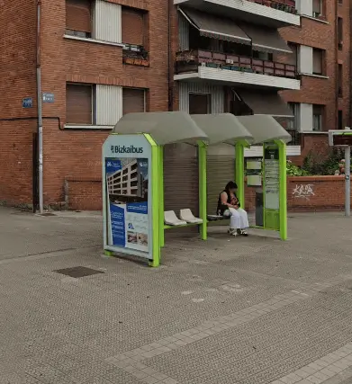 marquesina de mupi exterior en Molina