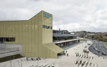 Publicidad en la Estación de Autobuses de Santiago