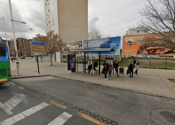 Soportes publicitarios en la Zona Comercial y Cultural de Granada