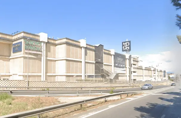 Publicidad exterior en Ctra. Fuencarral y Makro Vallas en accesos y parking de Makro Alcobendas