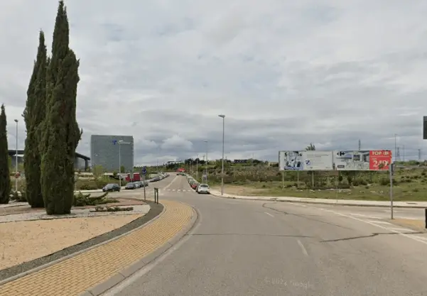 Publicidad exterior en La Moraleja y Moraleja Green Vallas, lonas y soportes premium en Moraleja Green