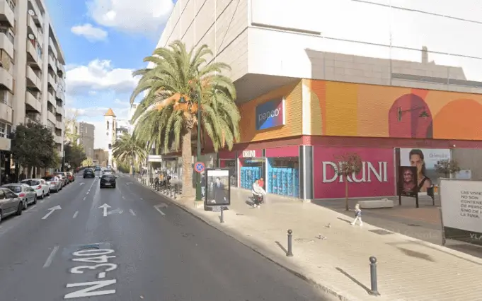 Publicidad exterior en el Centro Comercial Alzamora