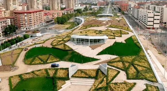 Publicidad exterior en el Circuito del Parque Central de Alicante