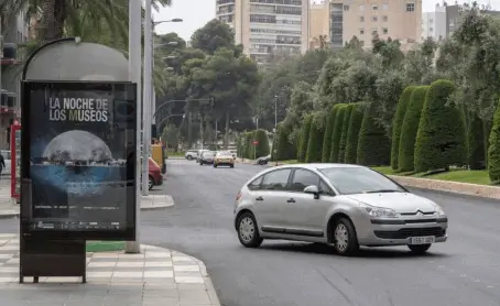 Publicidad exterior en la Alameda de San Antón