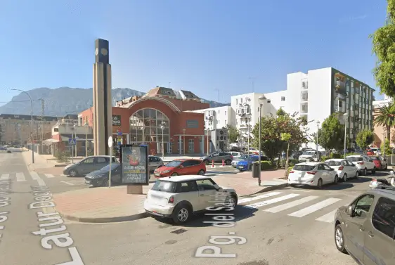 Publicidad exterior en el Paseo del Saladar, Dénia Publicidad exterior en el Paseo del Saladar, Dénia