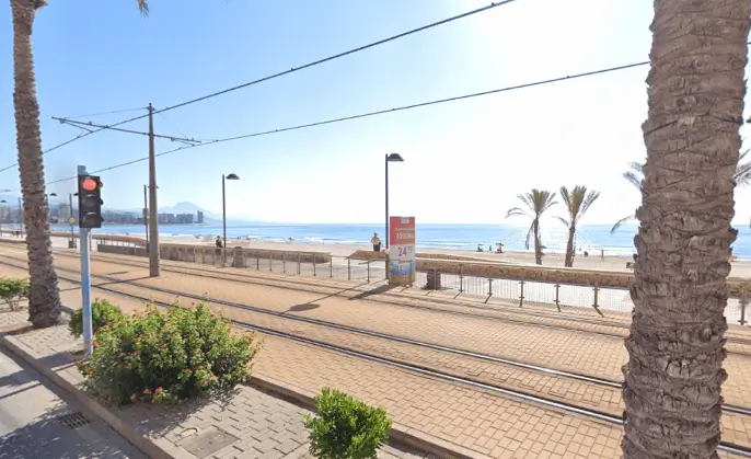 Publicidad exterior junto a estaciones del TRAM Publicidad exterior TRAM El Campello