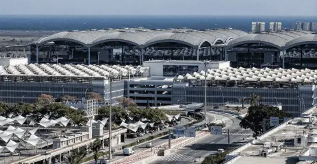 Publicidad exterior en el Aeropuerto de Alicante-Elche Publicidad exterior en el Aeropuerto de Alicante-Elche