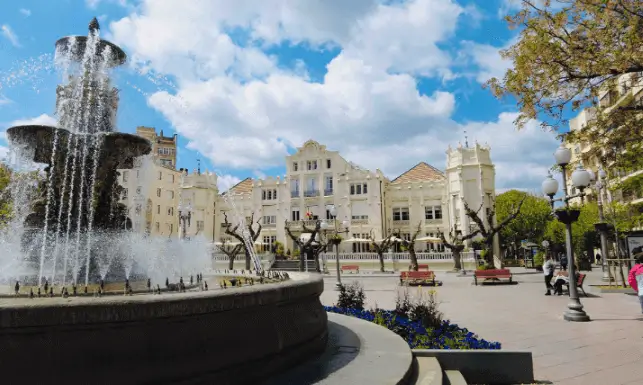 Publicidad exterior en la Plaza Navarra