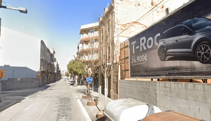 Vallas urbanas cerca de Caprabo y ejes residenciales