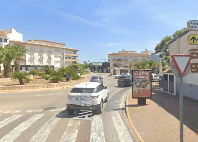 Publicidad exterior en Avenida del Plá y Augusta