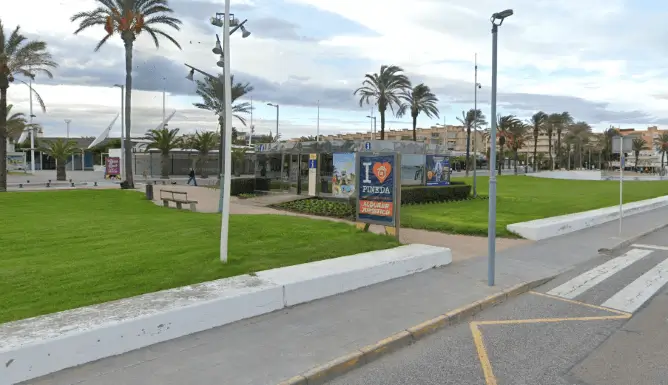 Publicidad exterior en área comercial y restauración Publicidad exterior en área comercial y restauración