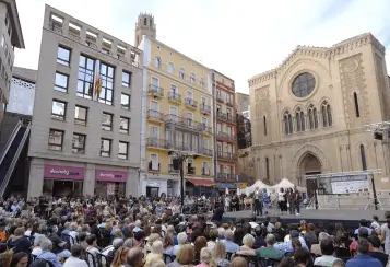 Publicidad exterior en la Plaza de la Paeria