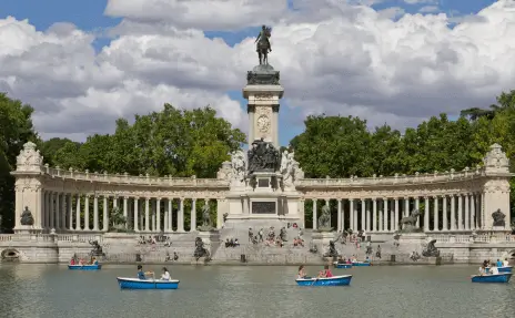 Publicidad exterior en Retiro, Madrid