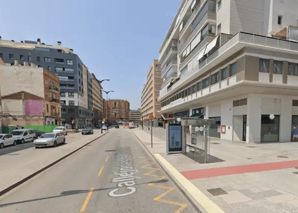 Publicidad exterior en la zona de El Perchel Soportes publicitarios en El Perchel, Málaga