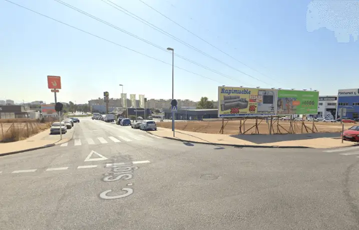 Publicidad exterior en la zona de Teatinos Soportes publicitarios en Teatinos, Málaga
