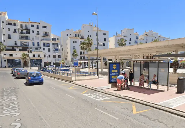 Publicidad exterior en San Pedro de Alcántara y Guadalmina Marquesinas y mupis en San Pedro de Alcántara y Guadalmina