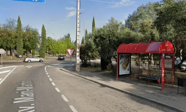 Monopiostes y vallas en accesos de Navalcarnero