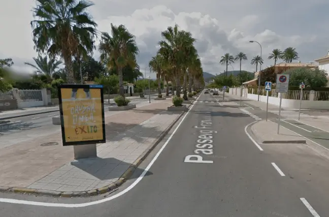 Mupis cerca del polideportivo de Oliva