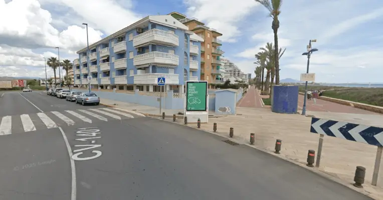 Publicidad exterior en Avenida Papa Luna Mupis y marquesinas en la Avenida Papa Luna de Peñíscola