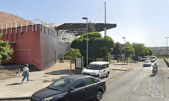 Publicidad exterior en Av. de la Constitución y Centro Comercial El Rosal Mupis en Av. de la Constitución y vallas en entorno de El Rosal