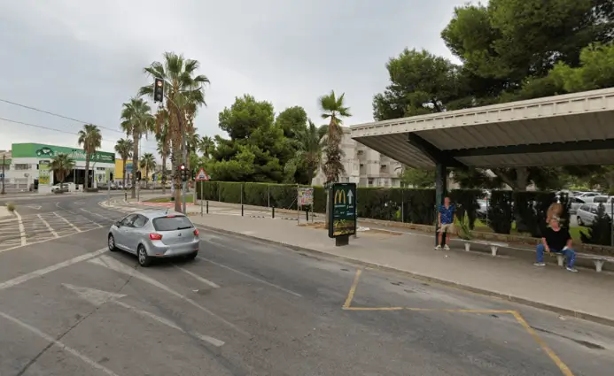 Soportes en accesos al campus y Estación Universidad
