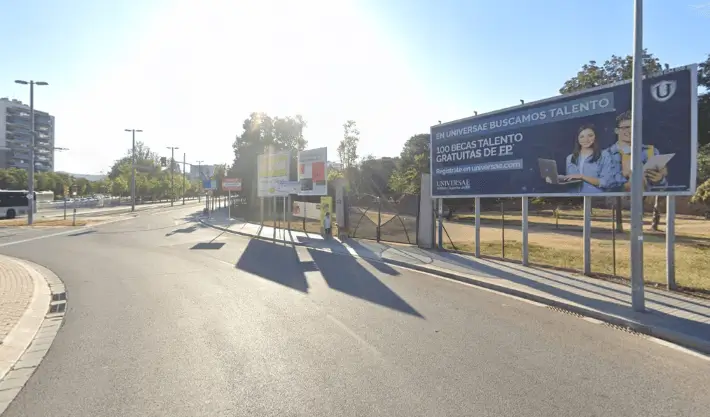 Publicidad exterior junto a Walden 7 y Parque Torreblanca