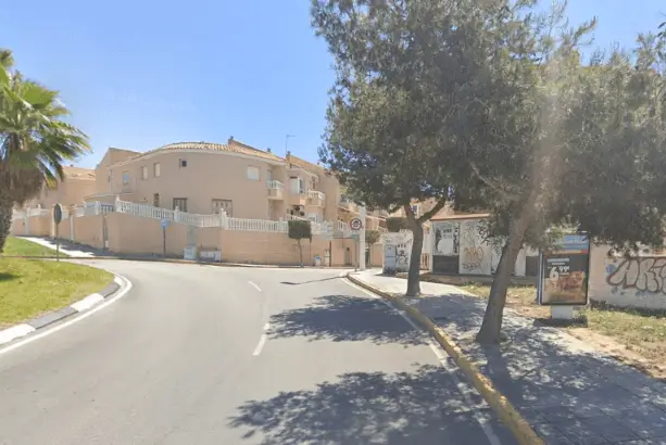 Mupis y vallas en Ronda Norte de Santa Pola