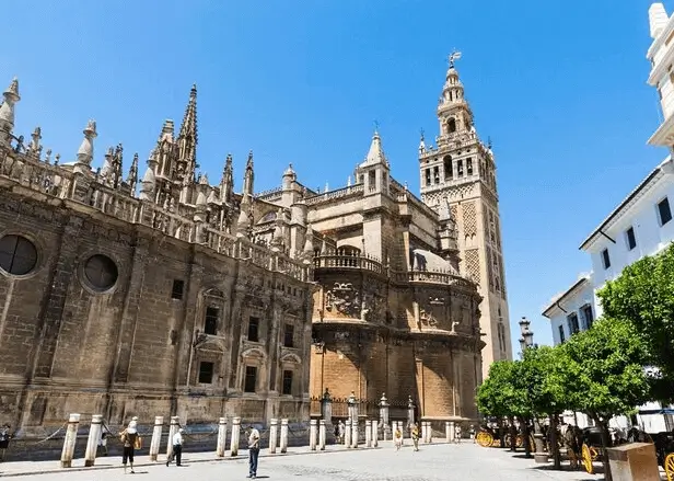 Soportes publicitarios en el Centro Histórico de Sevilla