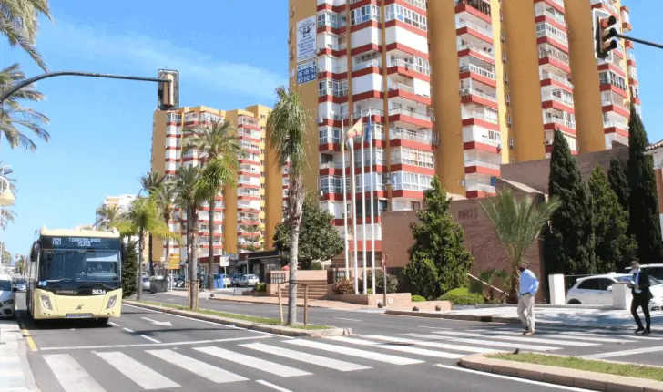 Publicidad exterior en la Avenida Benalmádena de Torremolinos