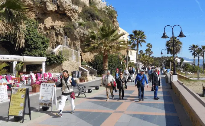Soportes publicitarios en el Paseo Marítimo de Torremolinos