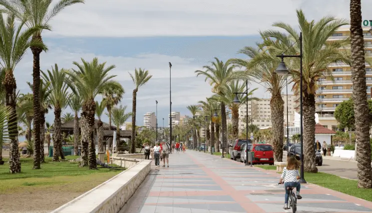 Publicidad exterior en la zona de Playamar, Torremolinos