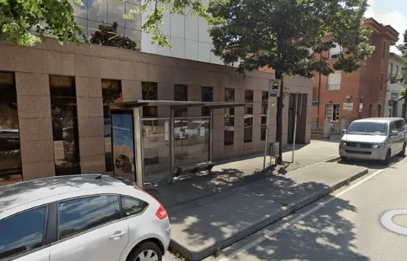 Marquesinas junto a la Universitat de Vic y Sagrada Família