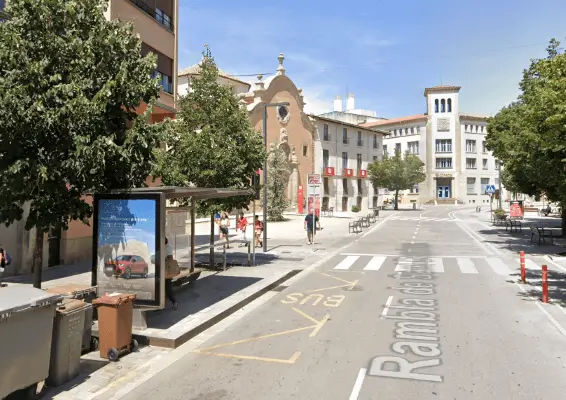 Marquesinas y mupis en Rambla Sant Domènec y Plaça Santa Clara