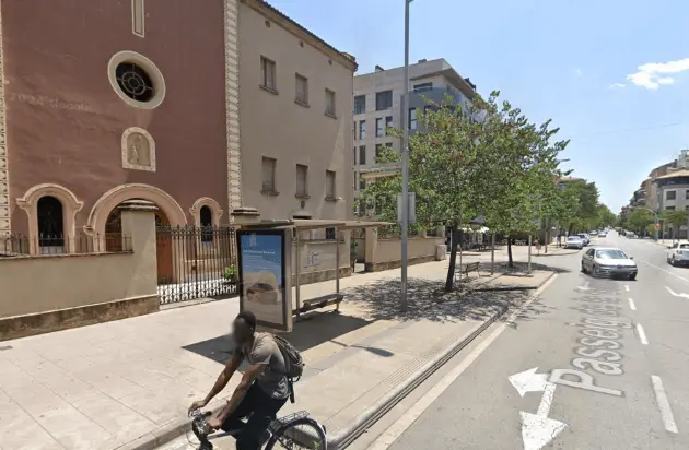 Marquesinas y vallas en Pg. Generalitat y Av. Països Catalans