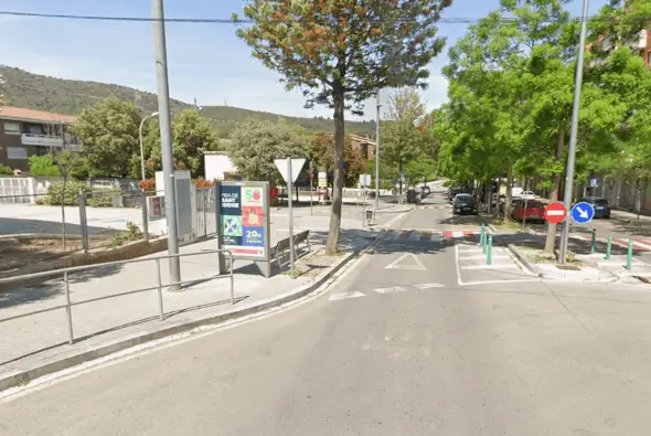 Publicidad exterior en la Riera de Sant Llorenç de Viladecans Soportes de publicidad exterior en la Riera de Sant Llorenç y Miguel de Cervantes