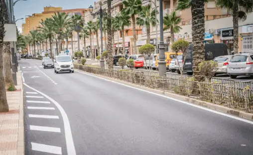 Publicidad exterior en Avenida del Sabinal en Roquetas de Mar