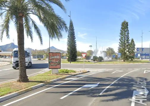 Soportes publicitarios en avenidas comerciales de Gandía