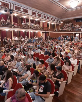 Publicidad exterior durante el Festival de Clásicos en Alcalá