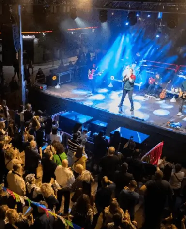 Publicidad exterior en el Concierto Anual en el Parque de Alcorcón