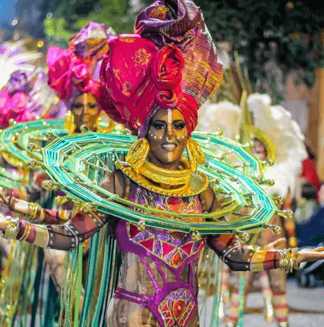 Publicidad exterior durante el Carnaval en Alicante
