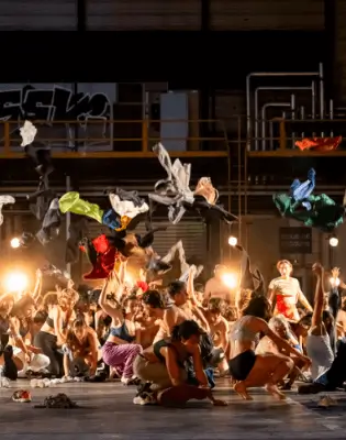 Mupis próximos al Gran Teatro Falla durante el FIT