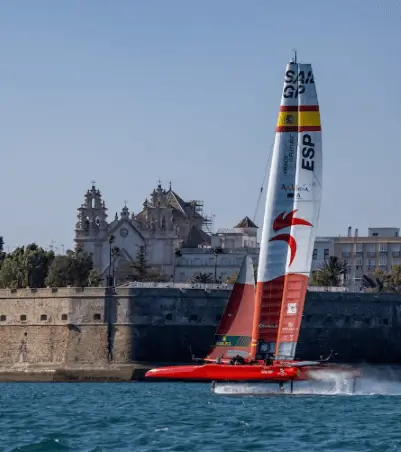 Publicidad exterior en la Bahía de Cádiz durante SailGP