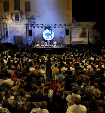 Publicidad exterior durante la Noche Blanca del Flamenco