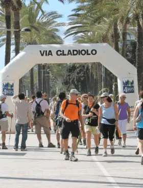 Publicidad exterior en Marbella 4 Days Walking Publicidad exterior en Marbella 4 Days Walking