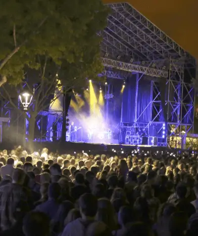 Publicidad exterior en el Concierto en el Parque de Móstoles