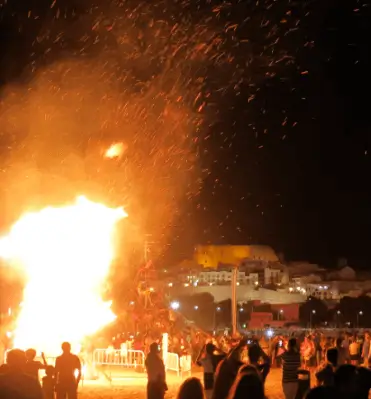 San Juan en Peñíscola Hogueras y celebración de San Juan en la Playa Norte