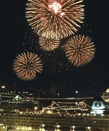 Publicidad exterior en la Noche de los Fuegos Artificiales