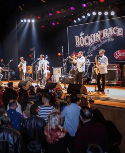 Publicidad exterior en el Rockin' Race Jamboree